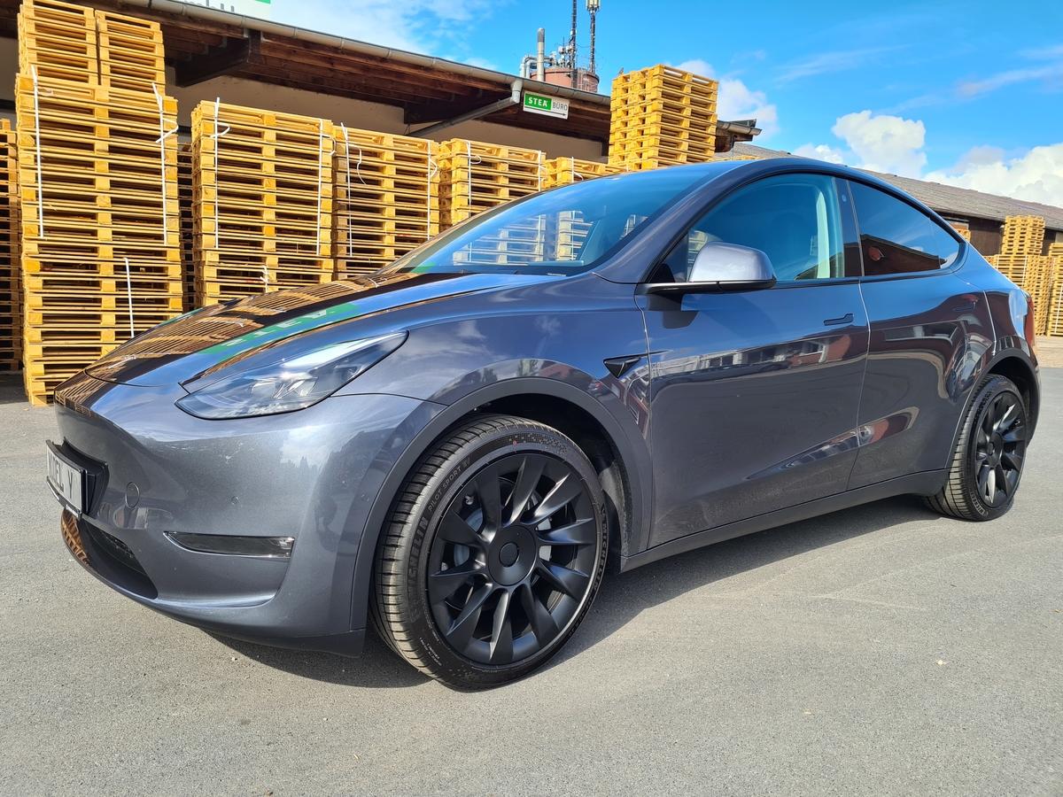 Tesla Model Y SR RWD 19 Zoll   Midnight Silver AHK