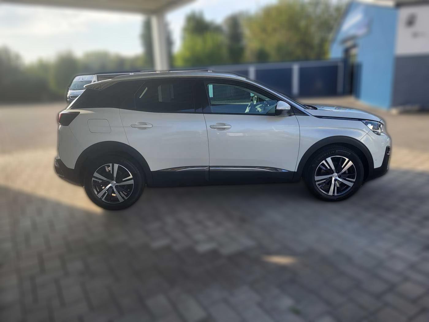 PEUGEOT 3008 PureTech 130 Allure